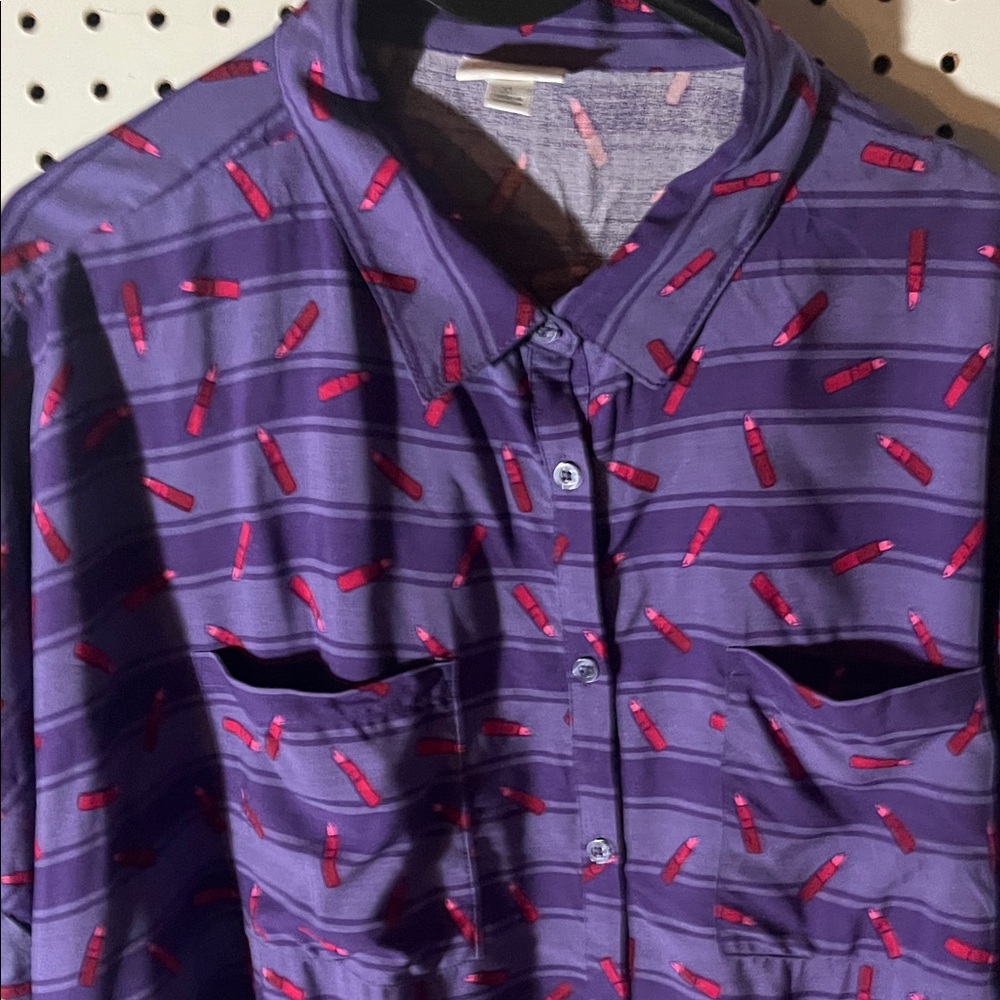 LuLaRoe Purple and Red Casual Button Down Shirt Red Lipstick Pattern